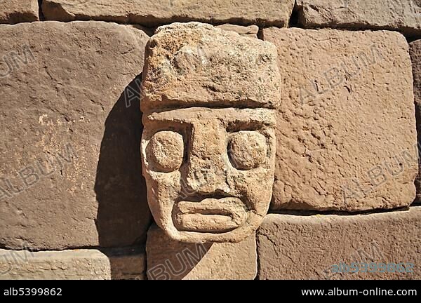 Stone head in Tihuanaku, UNESCO World Heritage Site, La Paz, Bolivia, South America.