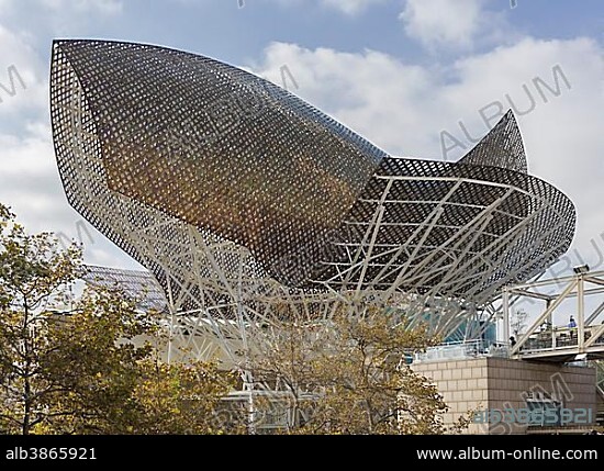 Sculpture El Peix de Or, golden fish, by Frank Gehry, promenade, Barcelona, Catalonia, Spain, Europe.