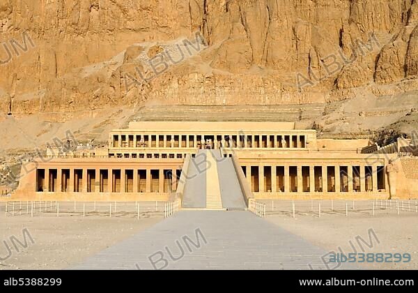 Mortuary Temple of Queen Hatshepsut, designed by Senemutat in Deir el Bahri, near Luxor, Egypt, North Africa, Africa.
