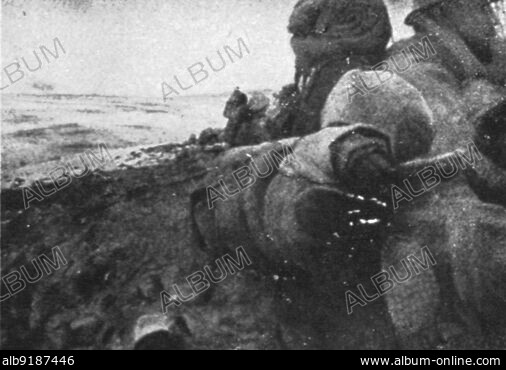 Guerre 14-18 photo 1916 trou d’obus lignes allemandes (Somme) Guerre 14-18 photo 1916 trou d’obus lignes allemandes (Somme)