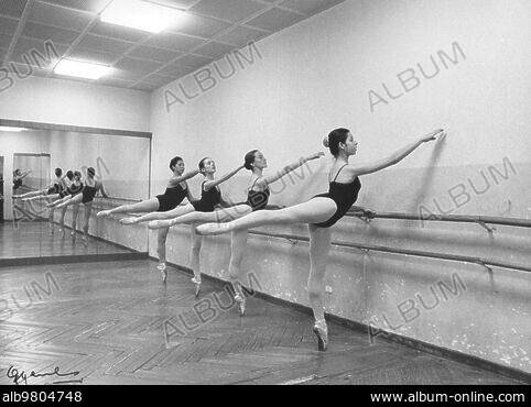 antonio DANCER OF SPAIN by Juan Gyenes 洋書 antonio DANCER OF