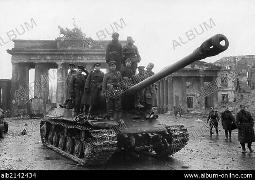 第二次世界大戦 ベルリン陥落  写真集「Berlin 1945」 国内外の人気 写真集「Berlin ベルリン陥落 第二次世界大戦 1945