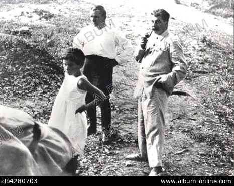 Er-xotin Tyumenda jinsiy aloqa qilish uchun yigitni qidirmoqda.