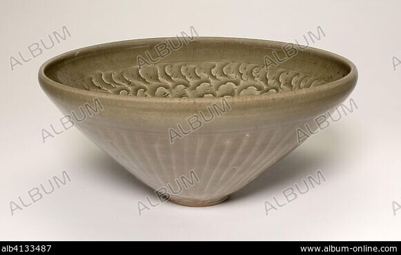 Fine Glazed Celadon Rice Bowl - Song Dynasty Style Fine Glazed Celadon Rice Bowl - Song Dynasty Style
