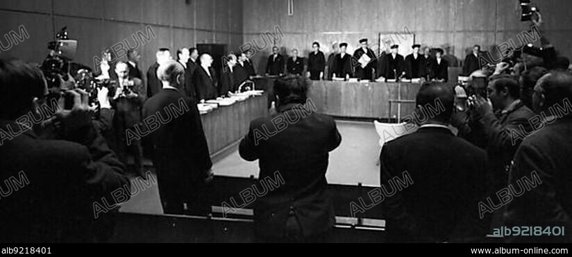 In the trial about the Dora concentration camp in front of the Essen Regional Court on 17 November 1967, Hitler's architect and former Minister of Armaments Albert Speer was questioned as a witness by a large number of media representatives.