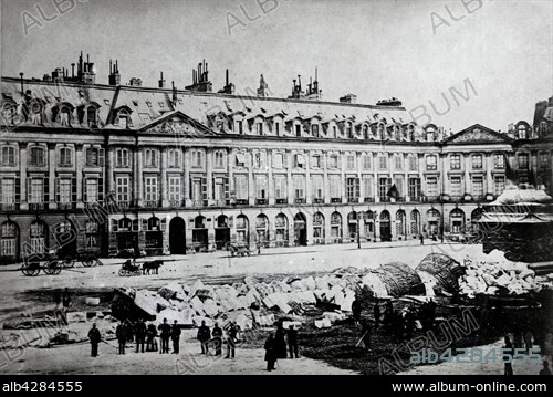 The Paris Commune: the Vendôme Column being destroyed.. May 20, 1871. B&W glass plate (12.8 x 17.9 cm). François Taponier collection.
