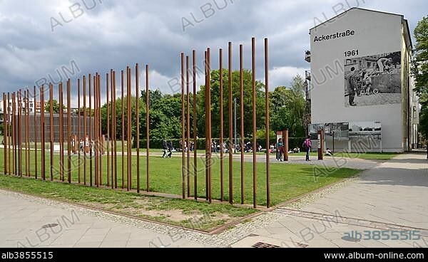 Marking of the path of the Wall through steel beams, photo showing the construction of the wall on a building on Ackerstrasse, Berlin Wall Memorial, Bernauer Strasse, Berlin, Berlin, Germany, Europe.