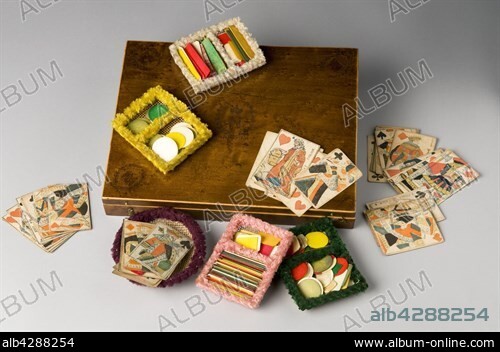 Jeu de nain jaune (yellow dwarf board game). Burr elm box. French Second Empire. Private collection. In a burr elm box, decorated on the sides with imperial eagles surrounded by laurel crowns. It contains a set of cards and ivory coloured counters.
