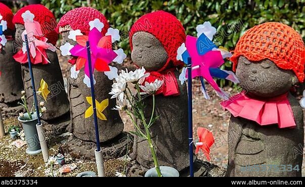 Jizo statues with red caps, protective deities for deceased children, ZÅjÅji Temple, Buddhist temple complex, Tokyo, Japan, Asia.