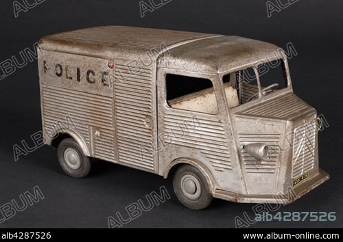 Toy. French police van, Citroen (HY,) brand JRD. Spring mechanism with a key, carbody in corrugated iron, lacquered in grey. 1955. Private collection. Pétrini Family collection.