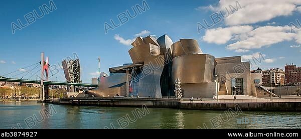 Guggenheim Museum Bilbao on the bank of the Nervion River, architect Frank O. Gehry, Bilbao, Basque Country, Spain, Europe.