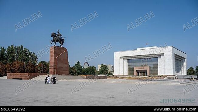 State History Museum, Manas Statue, Ala-Too Square, Bishkek, Kyrgyzstan, Asia.