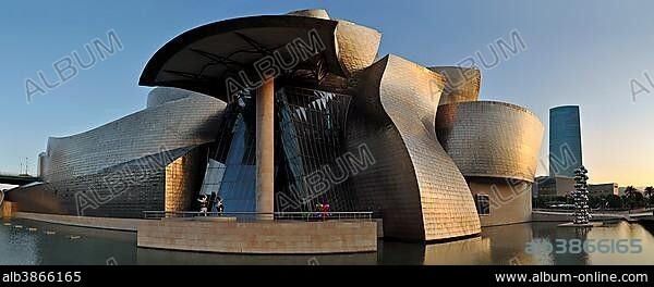 Guggenheim Museum, evening light, architect Frank Gehry, Bilbao, Basque Country, Spain, Europe.
