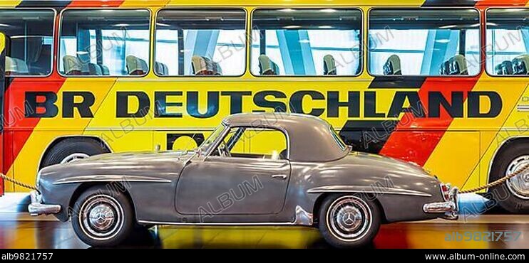 Mercedes-Benz 190 SL (1959) of NASA astronaut David Randolph Scott; Mercedes-Benz 0 302 team coach; team bus of the German national team at the 1974 World Cup. Mercedes Museum; Stuttgarts most visited museum is part of Mercedes-Benz World in Untertürkheim and recalls the early days of the automobile with its vehicles and classic cars; Architecture Ben van Berkel; Architekturbüro UNStudio; Stuttgart; Baden-Württemberg; Germany; Europe.