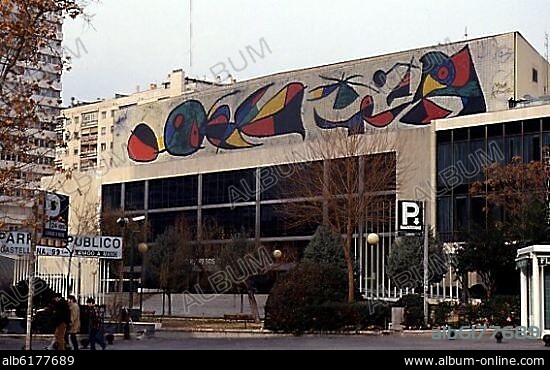 JOAN MIRÓ. EXTERIOR- PALACIO DE CONGRESOS Y EXPOSICIONES- 1965- MURAL CERAMICO REALIZADO POR MIRO EN 1980.