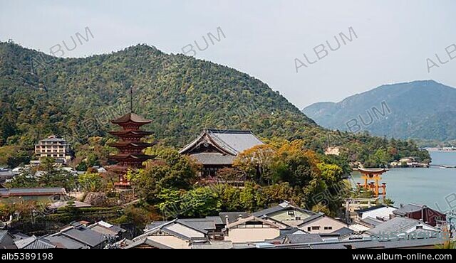 Toyokuni Shrine and Senjokaku Pavilion, five-story pagoda, Miyajima Island, Hiroshima Bay, Japan, Asia.