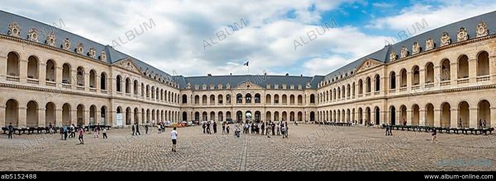 Army Museum, Musée de l'Armée, Courtyard, Hotel des Invalides, Paris, Île-de-France, France, Europe.