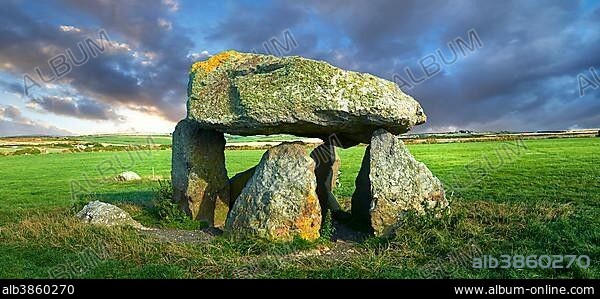 Carreg Samson, Carreg Sampson or Samson’s Stone, 5000 years, Neolithic dolmen burial chamber, near Abercastle, Pembrokeshire, Wales.