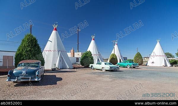 Wigwam Motel, tepees, front vintage, Holbrook, Arizona, USA, North America.