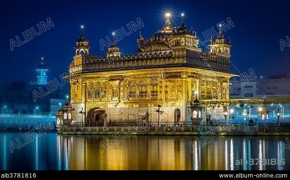 Illuminated golden temple, Sri Harmandir Sahib, Amritsar, India, Asia.