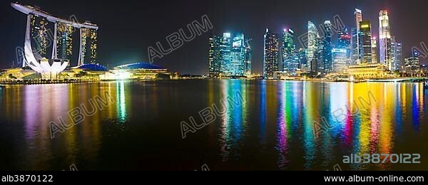 Panorama, Marina Bay Sands Hotel, ArtScience Museum and skyline, night scene, downtown, Financial District, Central Business District, Marina Bay, Downtown Core, Singapore, Asia.