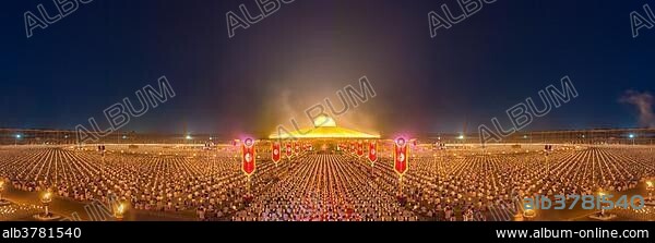 Makha Bucha Day, Magha Puja Day, holiday of the Theravada Buddhists, mass event with monks and believers in the Wat Phra Dhammakaya temple, illuminated Chedi Mahadhammakaya Cetiya, Khlong Luang District, Pathum Thani, Bangkok, Thailand, Asia *** IMPORTANT: Image may not be used in a negative context with the Dhammakaya temple ***.