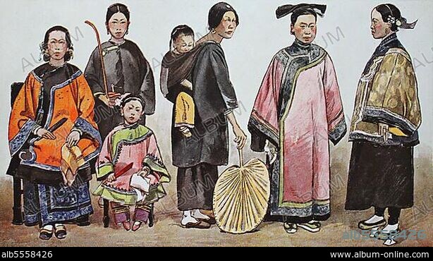Kleidung, Mode in China, um das 19. Jahrhundert, von links, chinesische Mutter mit Dienerin und Kind, eine Amme mit Baby im Tragetuch, eine Frau aus der Mandschurei, Chinesin mit Holzschuhen, digital restaurierte Reproduktion einer Originalvorlage aus dem 19. Jahrhundert.