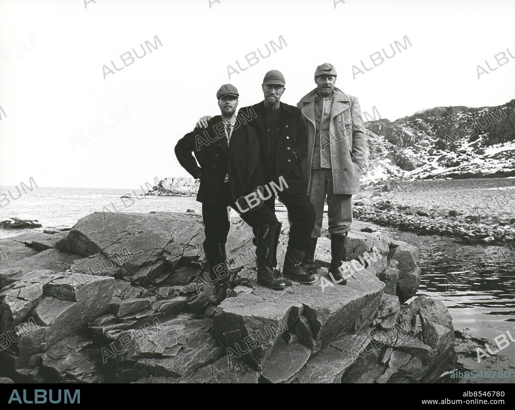 HOVS HALLAR 19810305 . Göran Stangertz, Max von Sydow och Sverre Anker Ousdal poserar tillsammans vid inspelningen av Jan Troells film "Ingenjör Andrées luftfärd" 1981. Foto: Ulf Ryd / Expressen / SCANPIX / kod: 190.