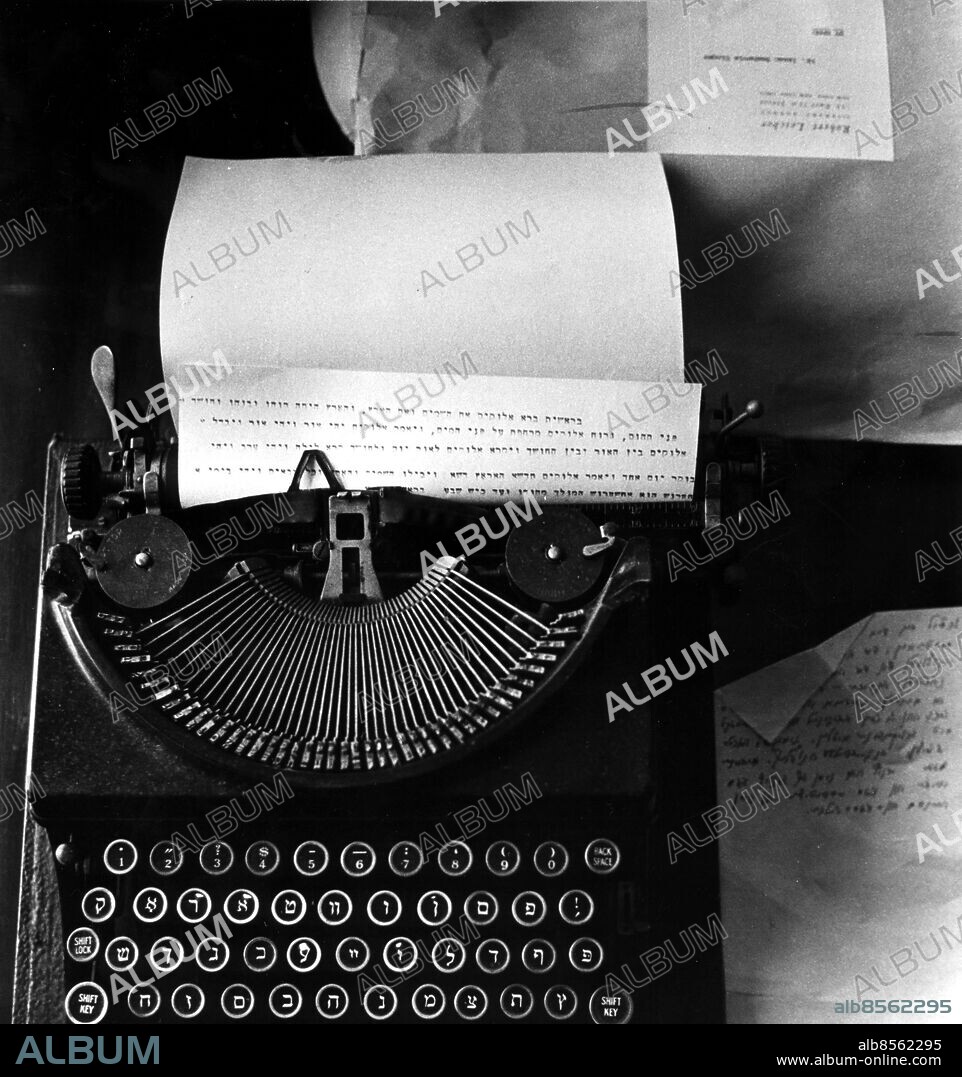Arkiv 19781101 - Nobelpristagare Isaac Bashevis Singer skrev alla sina böcker på denna jiddischskrivmaskin.. Foto: Hasse Persson Code: 417 *****F-Bild****. COPYRIGHT PRESSENS BILD.