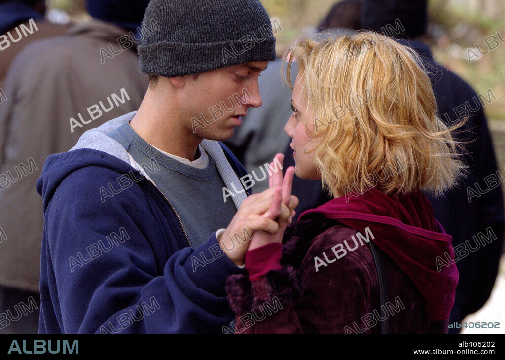 BRITTANY MURPHY et EMINEM dans 8 MILE, 2002, réalisé par CURTIS HANSON. Copyright UNIVERSAL STUDIOS / REED, ELI.