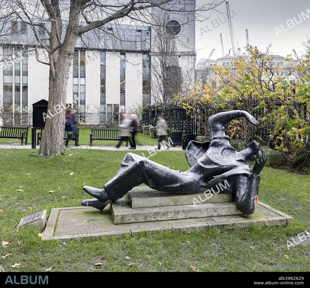Sculpture of St Thomas Becket by Bainbridge Copnall, St Paul's Churchard, City of London, 2015. View of the sculpture, which dates from 1970, from the west.