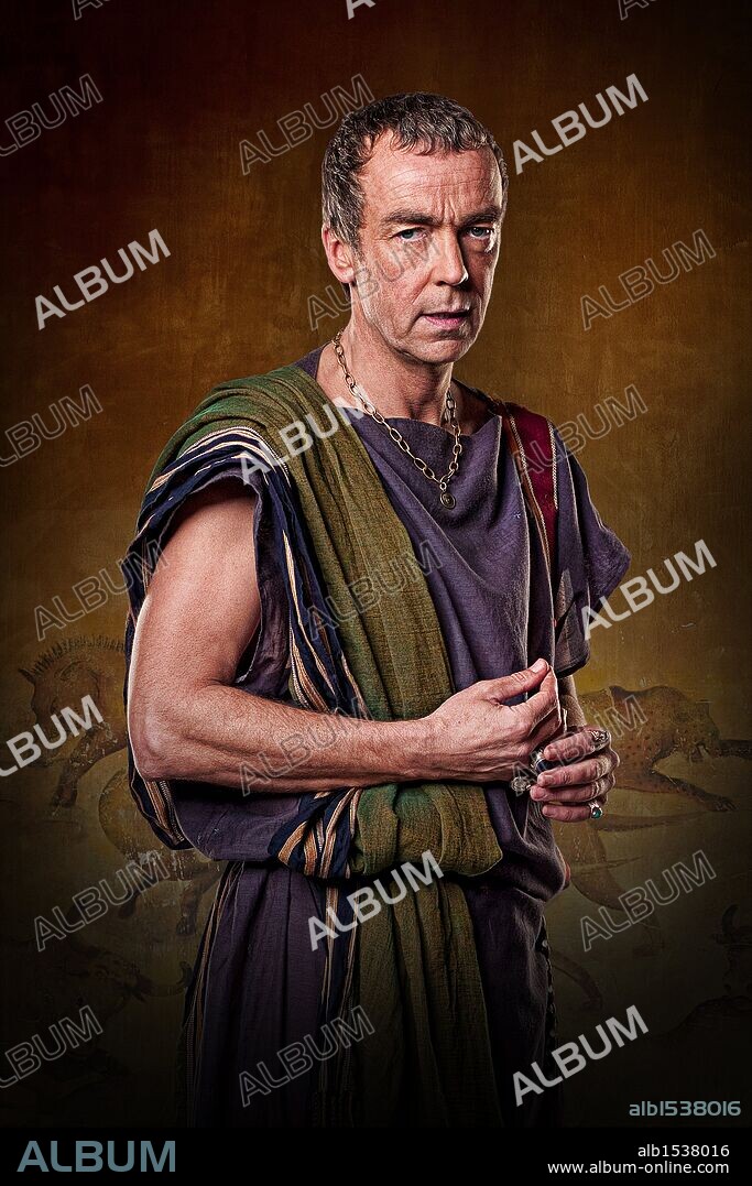 JOHN HANNAH en SPARTACUS: SANGRE Y ARENA, 2010 (SPARTACUS: BLOOD AND SAND). Copyright STARZ MEDIA.