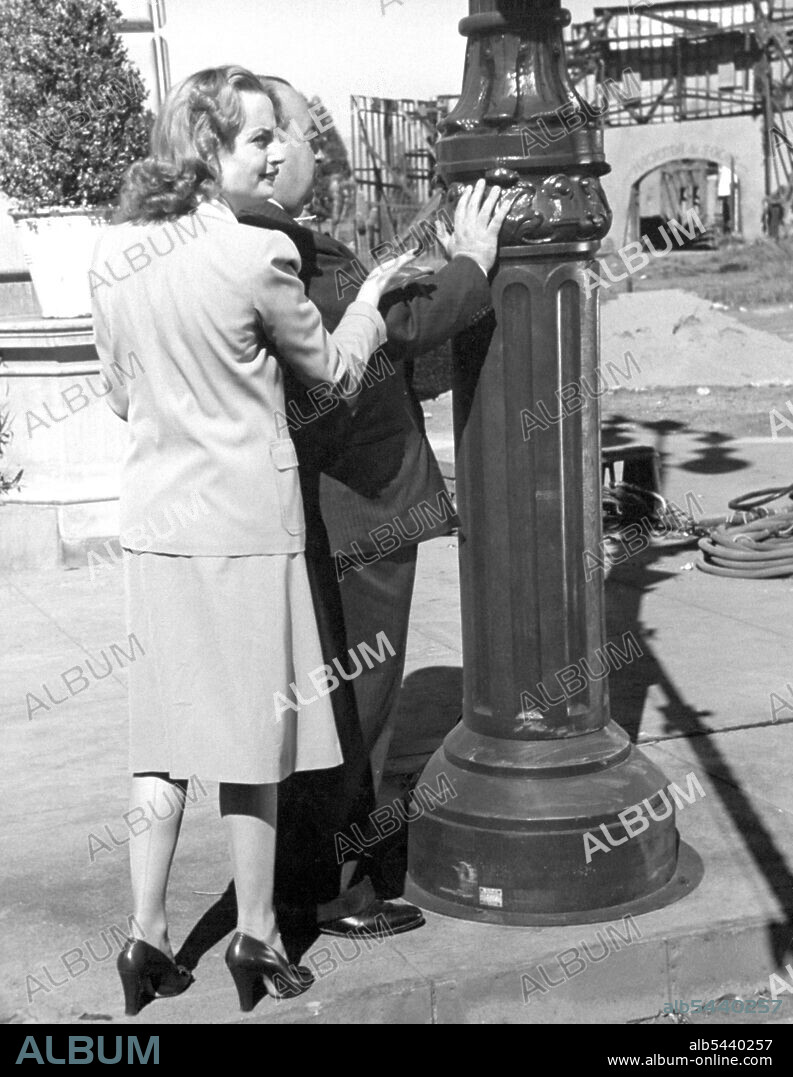 ALFRED HITCHCOCK und CAROLE LOMBARD in MR. & MRS. SMITH, 1941, unter der Regie von ALFRED HITCHCOCK. Copyright RKO.
