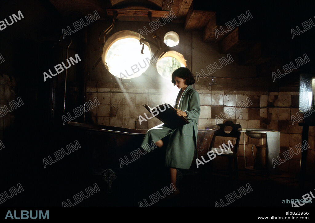 IVANA BAQUERO en EL LABERINTO DEL FAUNO, 2006, dirigida por GUILLERMO DEL TORO. Copyright WARNER BROS.