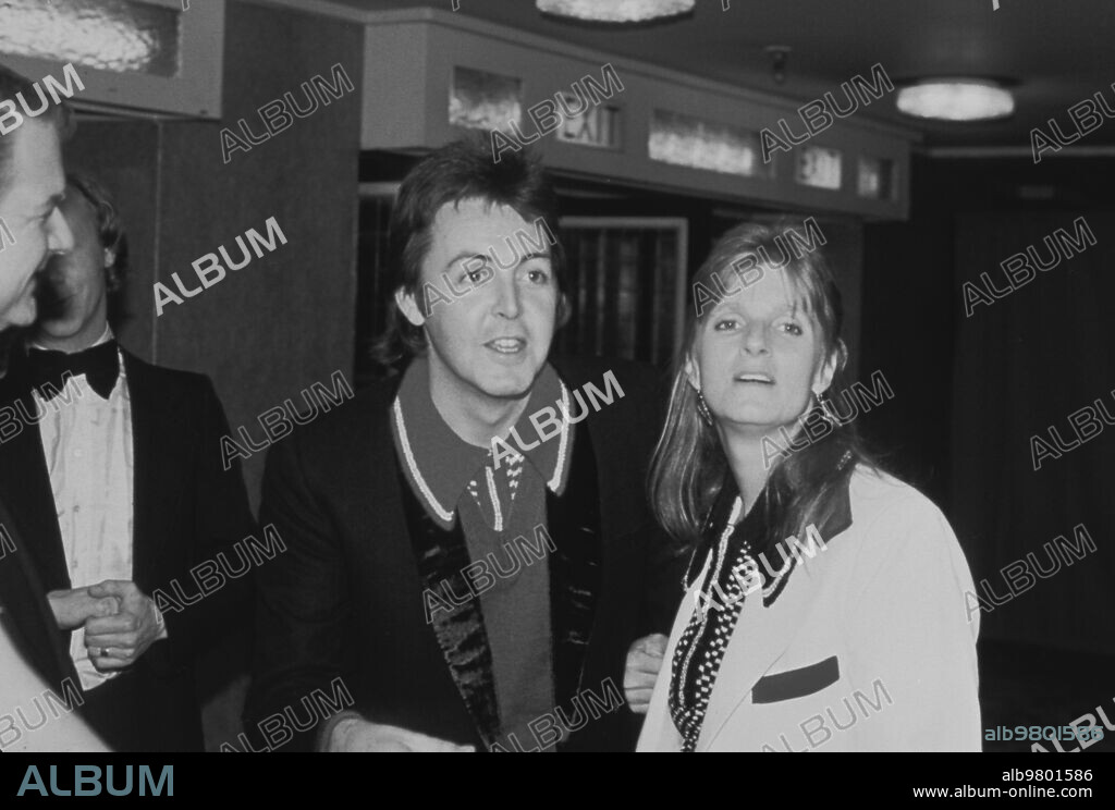 Paul Mccartney And Linda Eastman.