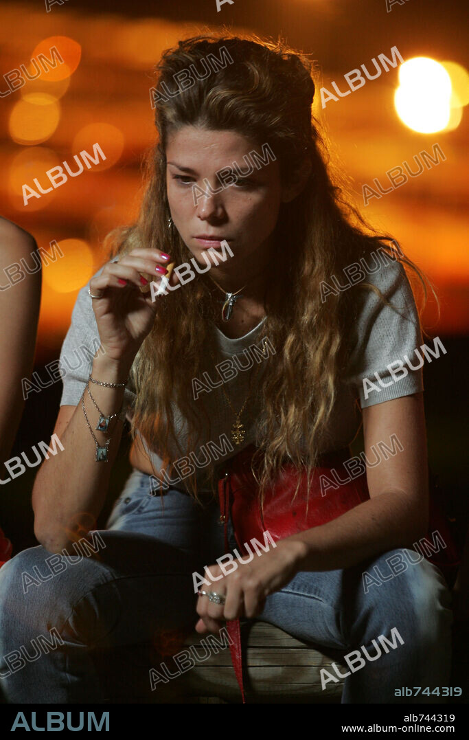 JUANA ACOSTA en A GOLPES, 2005, dirigida por JUAN VICENTE CORDOBA. Copyright ENRIQUE CEREZO PRODUCCIONES.