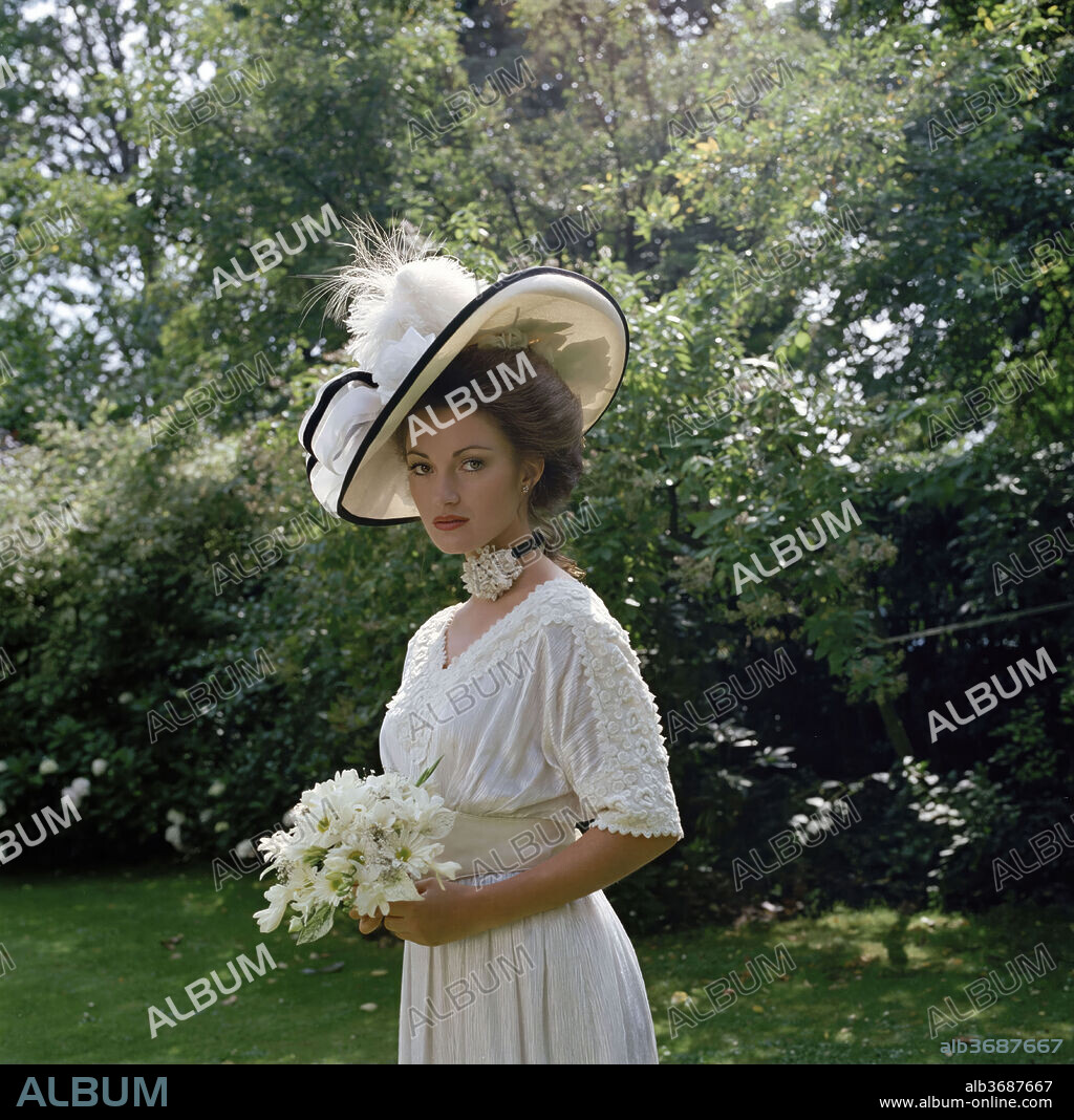 JANE SEYMOUR en EN ALGUN LUGAR DEL TIEMPO, 1980 (SOMEWHERE IN TIME), dirigida por JEANNOT SZWARC. Copyright UNIVERSAL PICTURES.