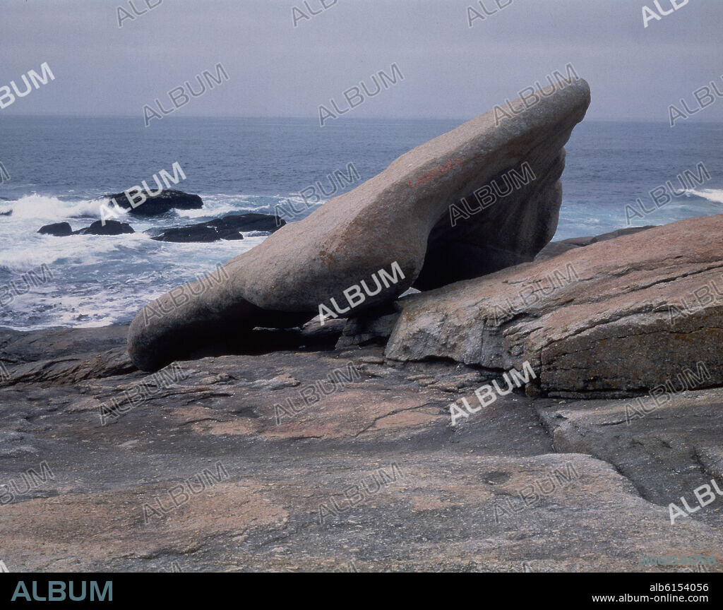 PIEDRA DE ABALAR - SUPUESTO TIMON DE LA BARCA EN LA QUE LLEGO LA VIRGEN.