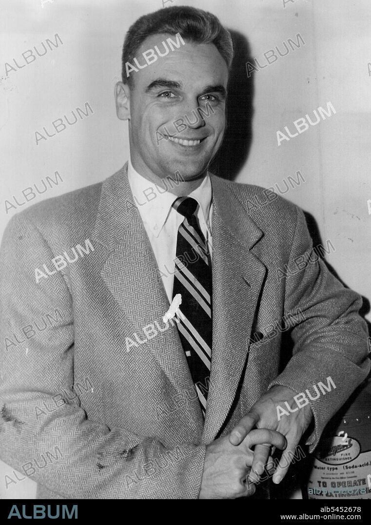 Vic Seixas.American Davis  Cup Star, Vic Seixas snapped at the airport after arrival by P.A.A. Plane. November 20, 1954. (Photo by Alec Iverson/Fairfax Media).