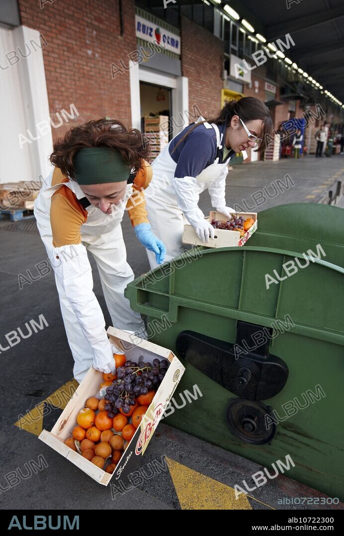Azti-Tecnalia researchers, Cleanfeed project (prevention of vegetal waste generation and reuse for animal feed), Mercabilbao fruits and vegetables wholesale market, Basauri, Bilbao, Bizkaia, Euskadi, Spain.