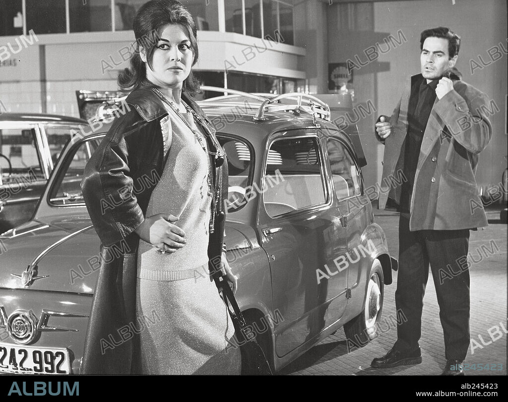 CARLOS ESTRADA and EMMA PENELLA in LA HORA INCOGNITA, 1963, directed by MARIANO OZORES.