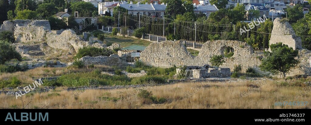 UCRANIA. Antigua colonia griega de QUERSONESO. Vista general de las ruinas de las murallas. Alrededores Sebastopol. Europa Oriental.