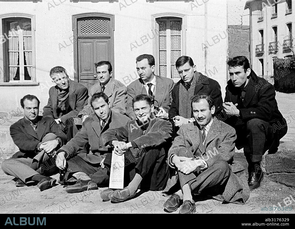 Fotografia en blanco y negro durante el homenaje a Antonio Machado. Cotlliure , febrero1959.
Goytisolo, José Agustín ; Barral, Carlos ; Caballero Bonald, José Manuel ; Gil de Biedma, Jaime ; Costafreda, Alfonso ; Otero, Blas de.