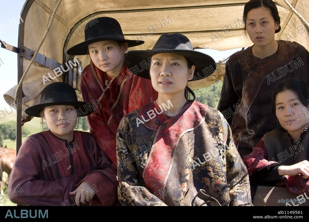 CAROLINE CHAN, GWENDOLINE YEO, JADYN WONG, OLIVIA CHENG und VALERIE TIAN in BROKEN TRAIL-TV, 2006, unter der Regie von WALTER HILL. Copyright Butcher's Run Films/Cinema Sound Design.