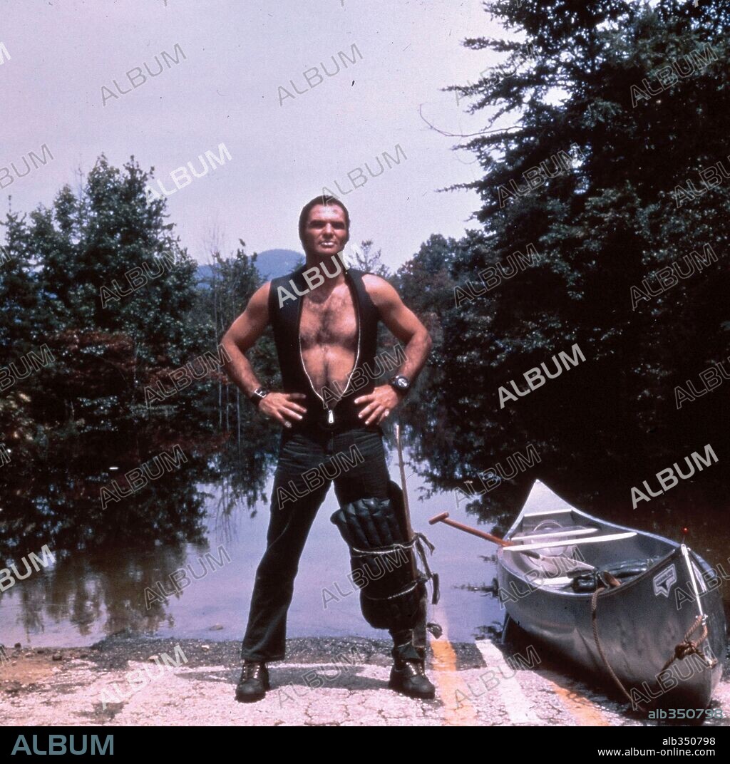 BURT REYNOLDS en DEFENSA, 1972 (DELIVERANCE), dirigida por JOHN BOORMAN. Copyright WARNER BROTHERS.