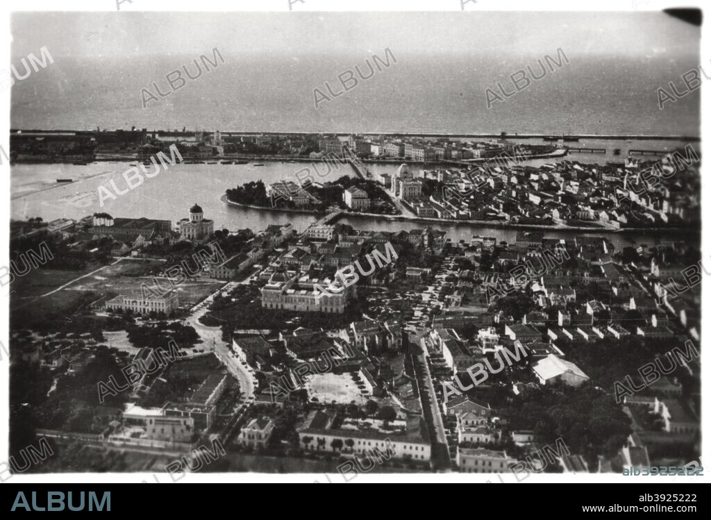 Aerial view of Recife, Brazil, from a Zeppelin, 1930 (1933). A photograph from Zeppelin-Weltfahrten, Vom ersten Luftschiff 1899 bis zu den Fahrten des LZ127 Graf Zeppelin 1932, Dresden, 1933.