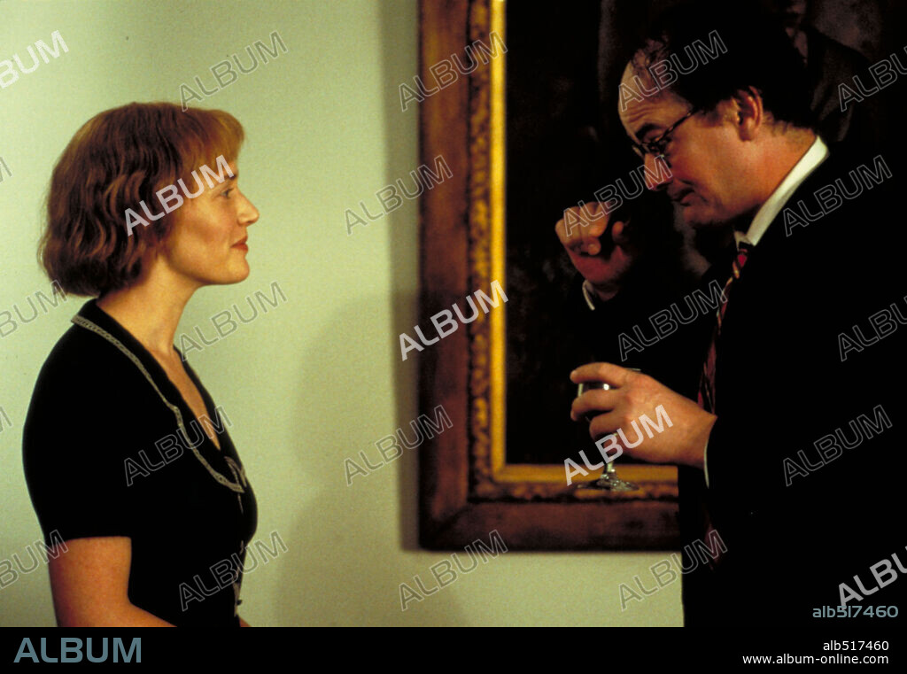 HUGH BONNEVILLE and KATE WINSLET in IRIS, 2001, directed by RICHARD EYRE. Copyright MIRAGE ENTERPRISES/INTERMEDIA FILMS/MIRAMAX FILMS.