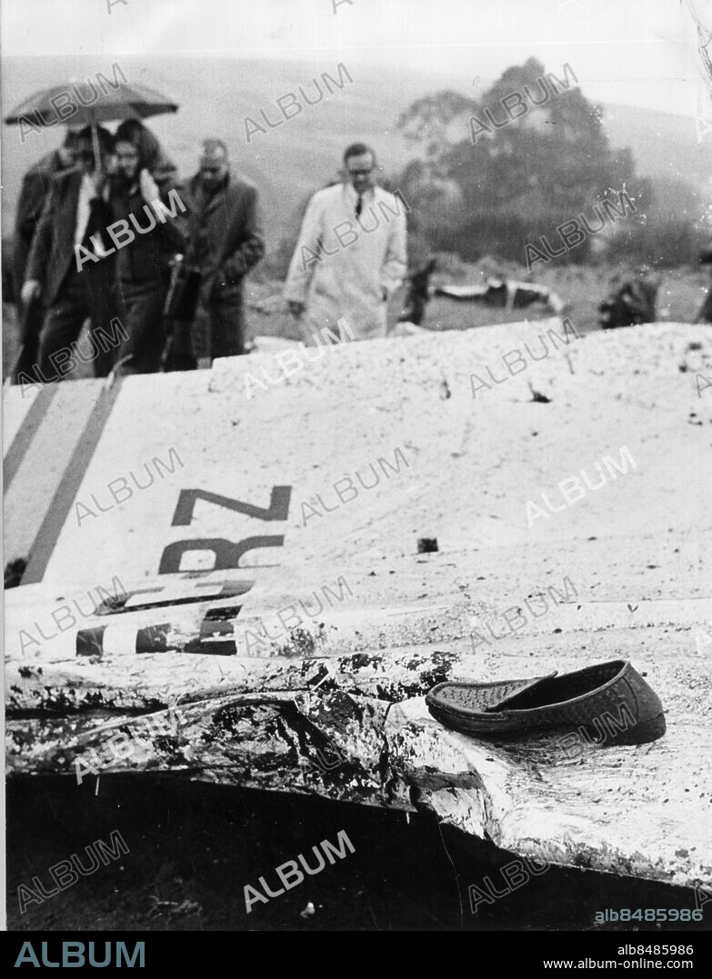 Flyghaveri / flygolyckan på spanska semesterön Teneriffa i Spanien. 7 dec 1965 / vrak flygplansvrak / sko herrsko. Flyg Olyckor Spanien Teneriffa 1965. (c) Berne Lundkvist / Sydsvenskan / IBL.