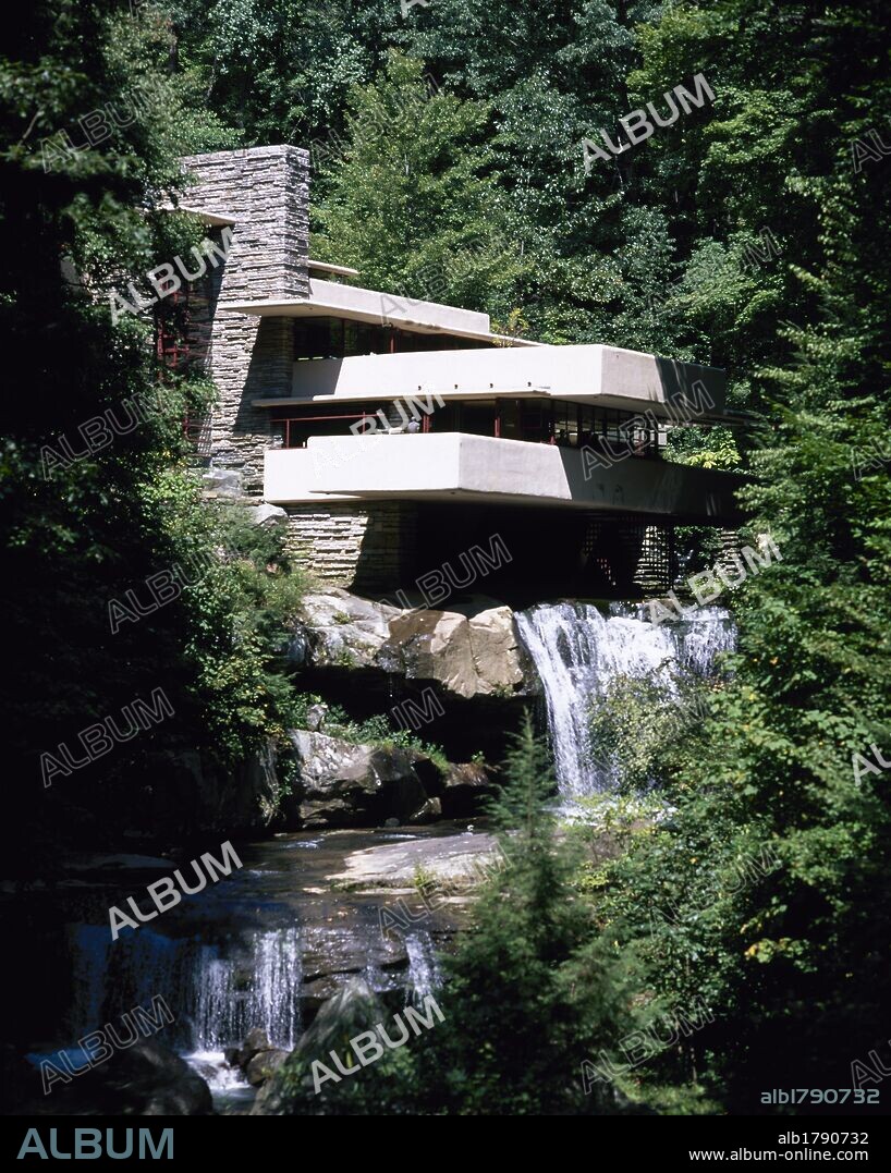 FRANK LLOYD WRIGHT. ARTE S. XX. ESTADOS UNIDOS. WRIGHT, Frank Lloyd (Richland Center,1867-Phoenix 1959). Arquitecto norteamericano. CASA KAUFMANN (1936) o "CASA DE LA CASCADA". Edificada para Edgar J. Kaufmann. BEAR RUN. Estado de Pensilvania.