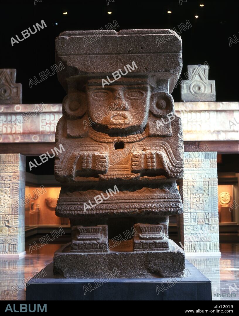 Mexico.Mexico D.F. .Museo Nacional de Antropologia.Chalchihclicue (Diosa de las Aguas) estatua en piedra.Cultura de Teotihuacan.